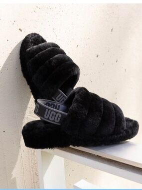 UGG | Fluff Yeah Slide in black 10 Women’s